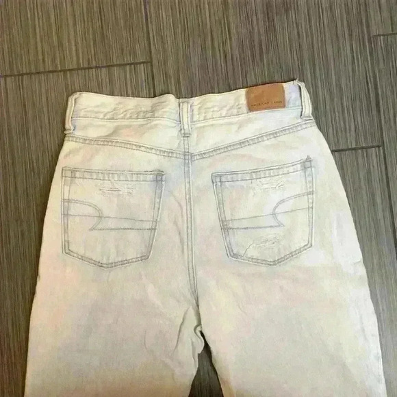 American Eagle Women's Blue Light Wash Distressed Raw Hem Mom Denim Jeans Size 0 - Picture 11 of 11